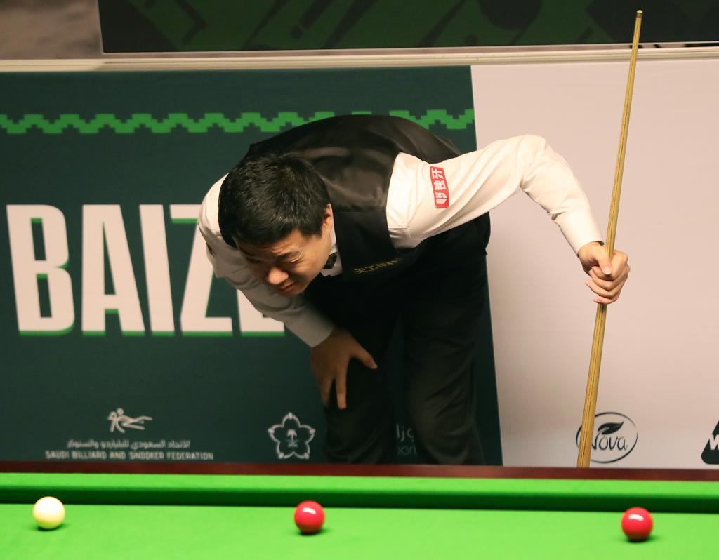 一个以高度 一个以高度